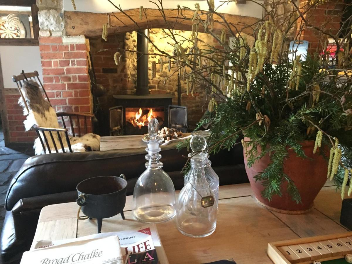 Hôtel The Queen'S Head At Broad Chalke Extérieur photo