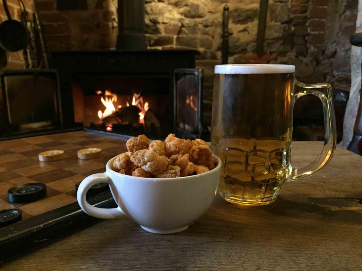 Hôtel The Queen'S Head At Broad Chalke Extérieur photo